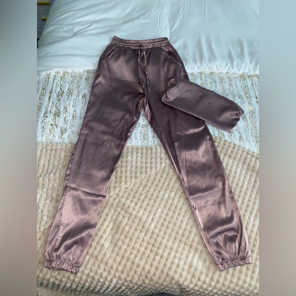 STRAPLESS BANDEU TOP WOTH JOGGER PANTS WOMEN
